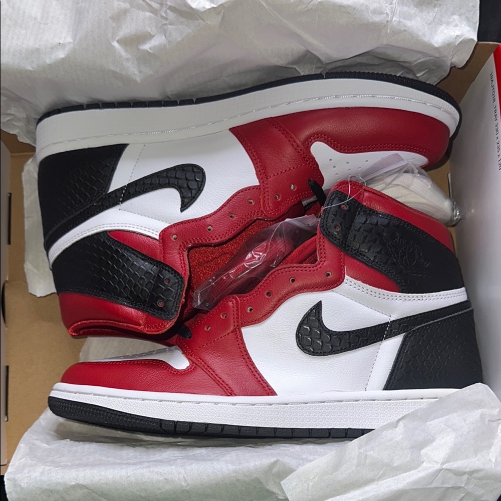 Nike Air Jordan 1 Retro High OG Red Black White